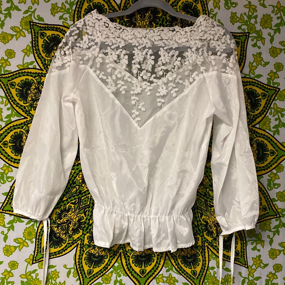 Vintage white flowery blouse